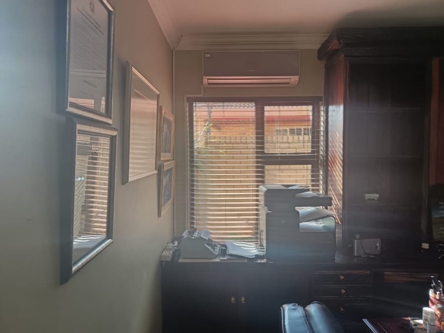 4 Bedroom Property for Sale in Roylglen Gardens Northern Cape